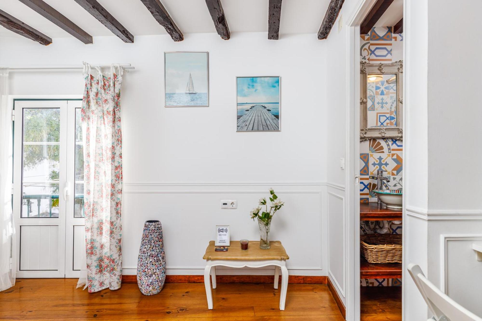 Typical Apartment Alfama-Center Lisbona Esterno foto