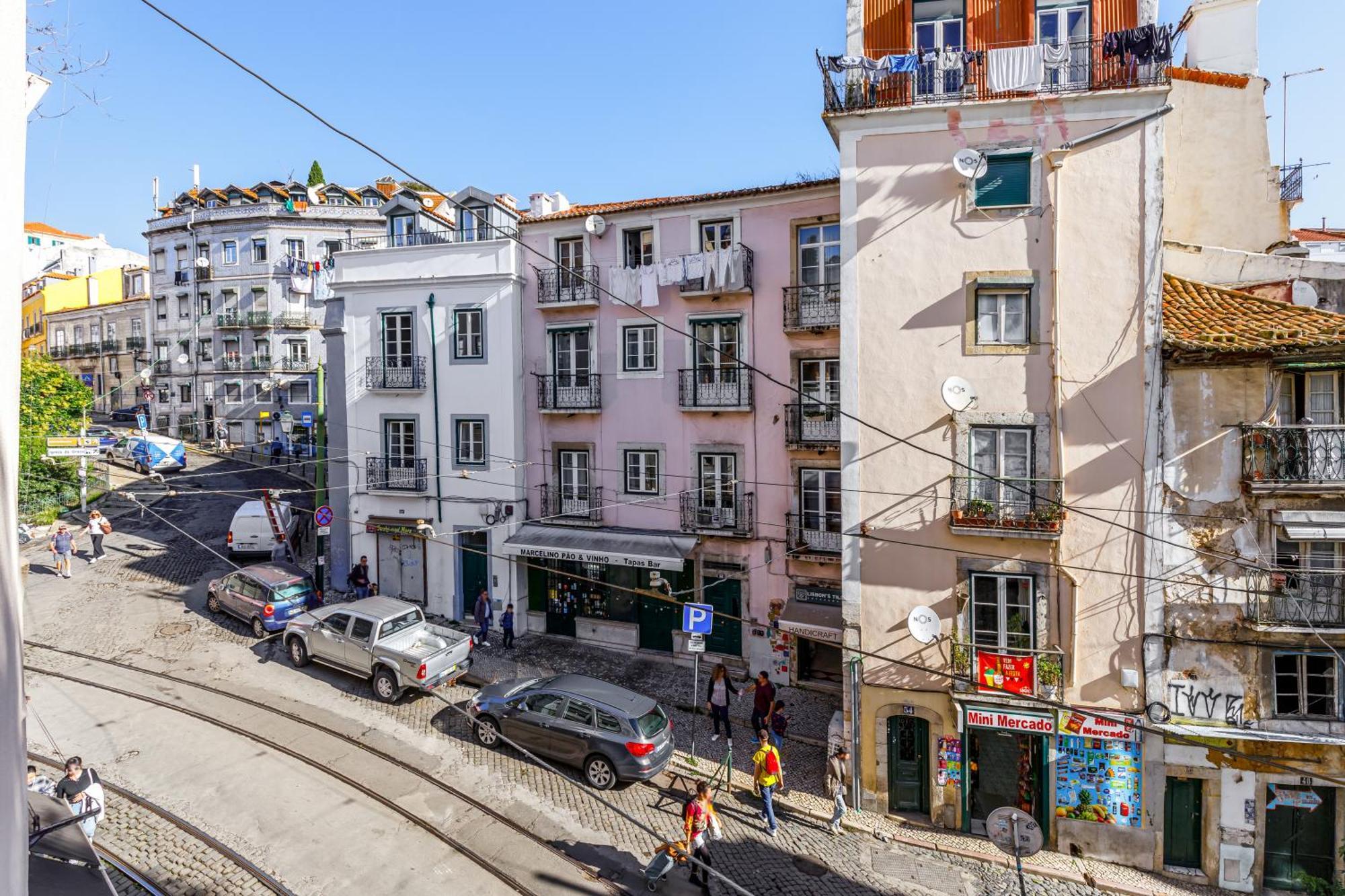 Typical Apartment Alfama-Center Lisbona Esterno foto