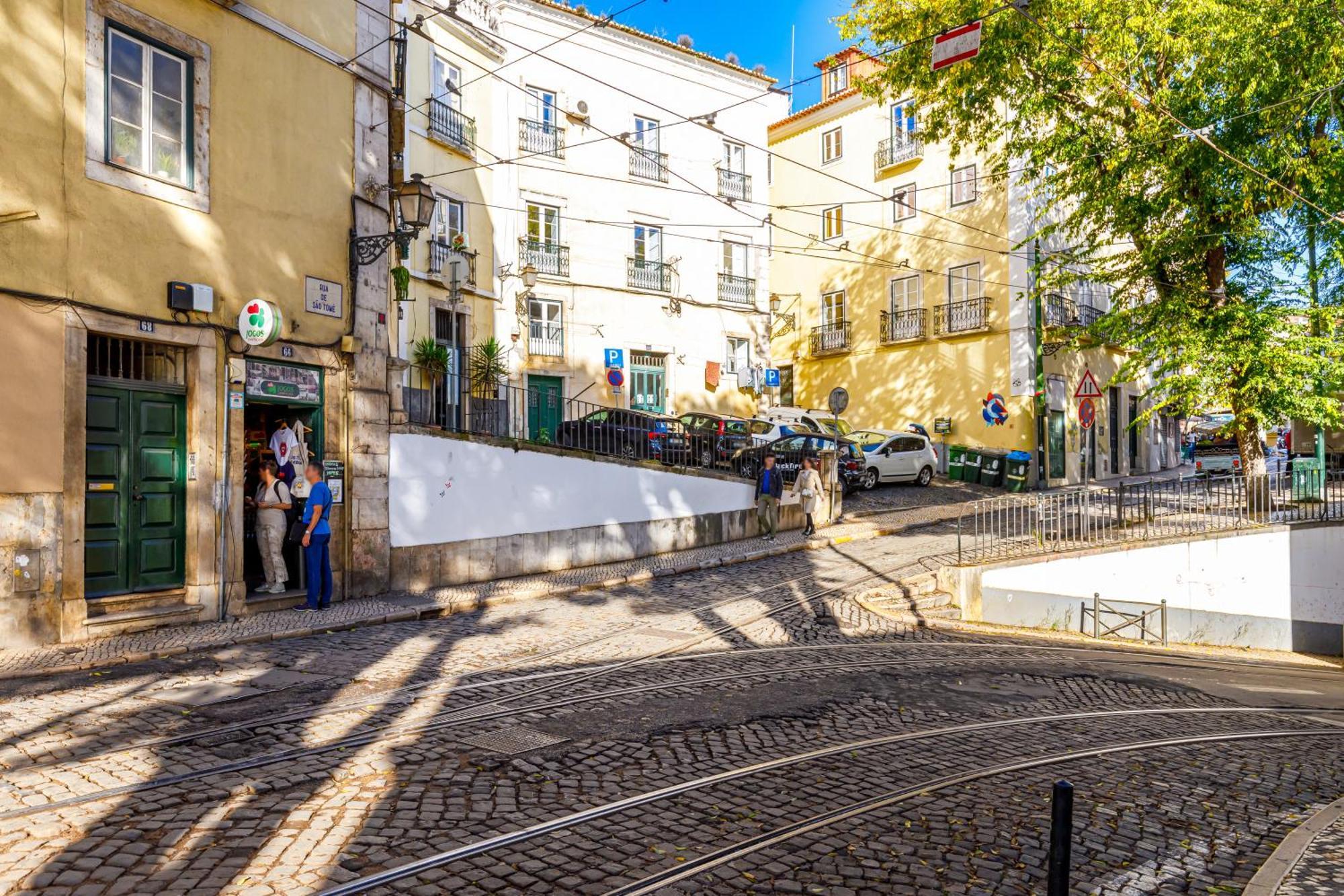 Typical Apartment Alfama-Center Lisbona Esterno foto