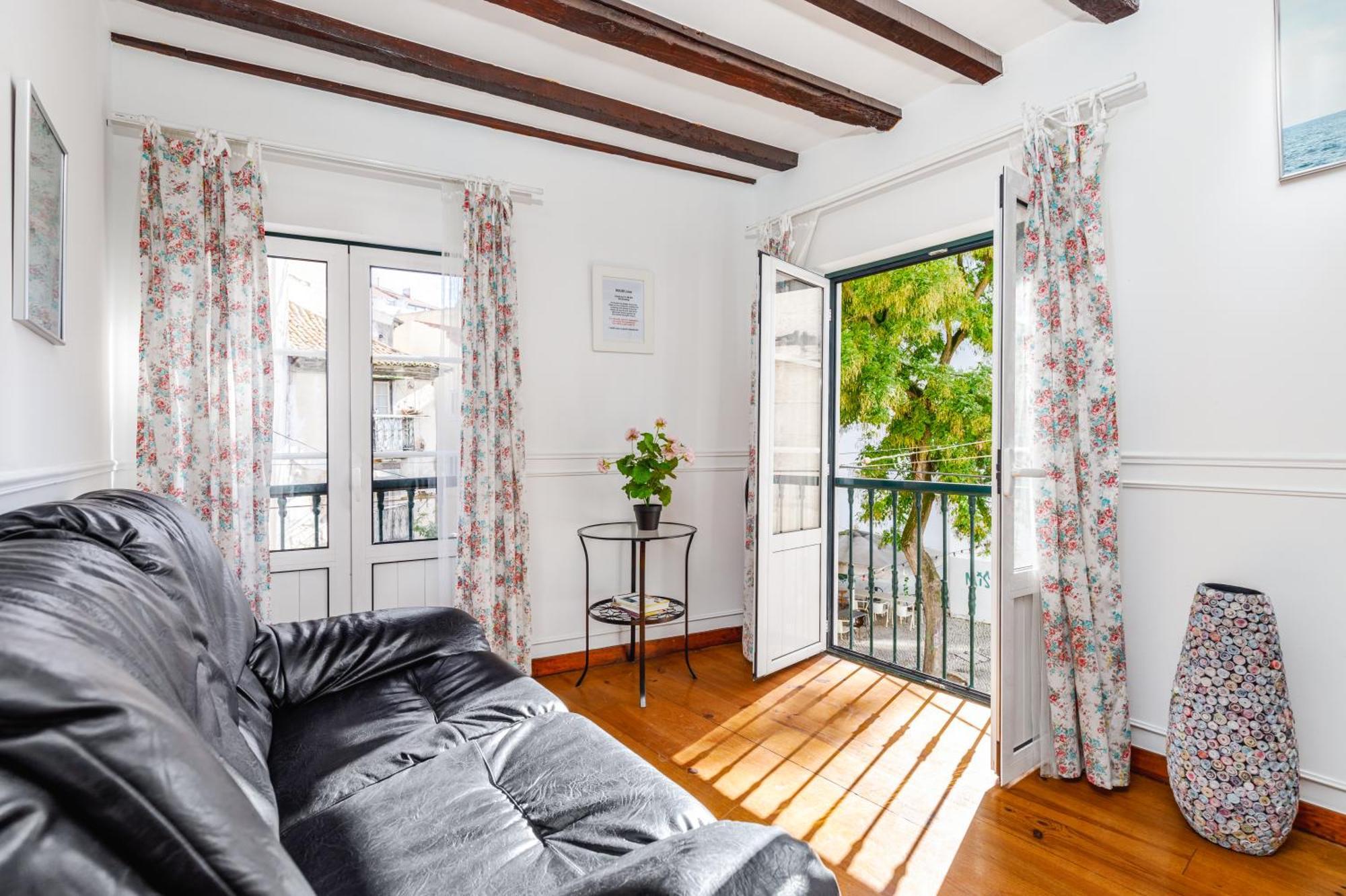 Typical Apartment Alfama-Center Lisbona Esterno foto
